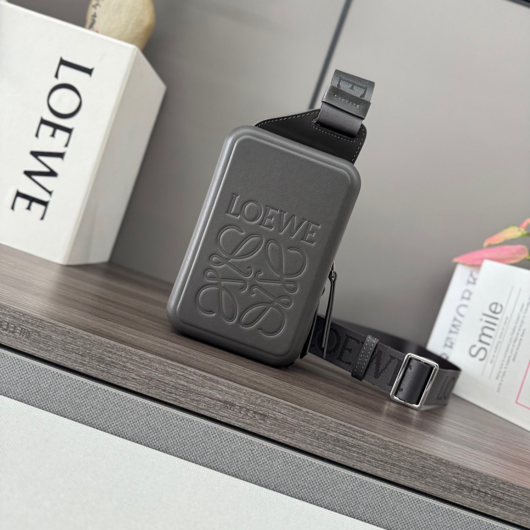 wsxc1776008397381_0 LOEWE Fashion Bag - Image 1