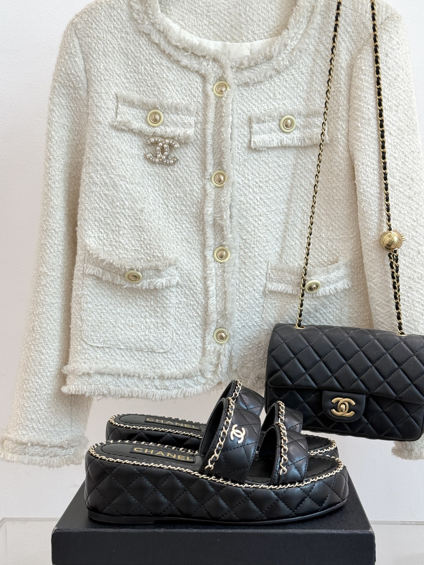 wsxc1776023605941_0 Chanel Fashion Slippers - Image 1