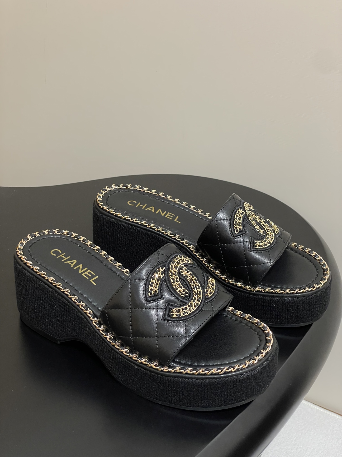 wsxc1776194845595_0 Chanel Fashion Slippers - Image 1