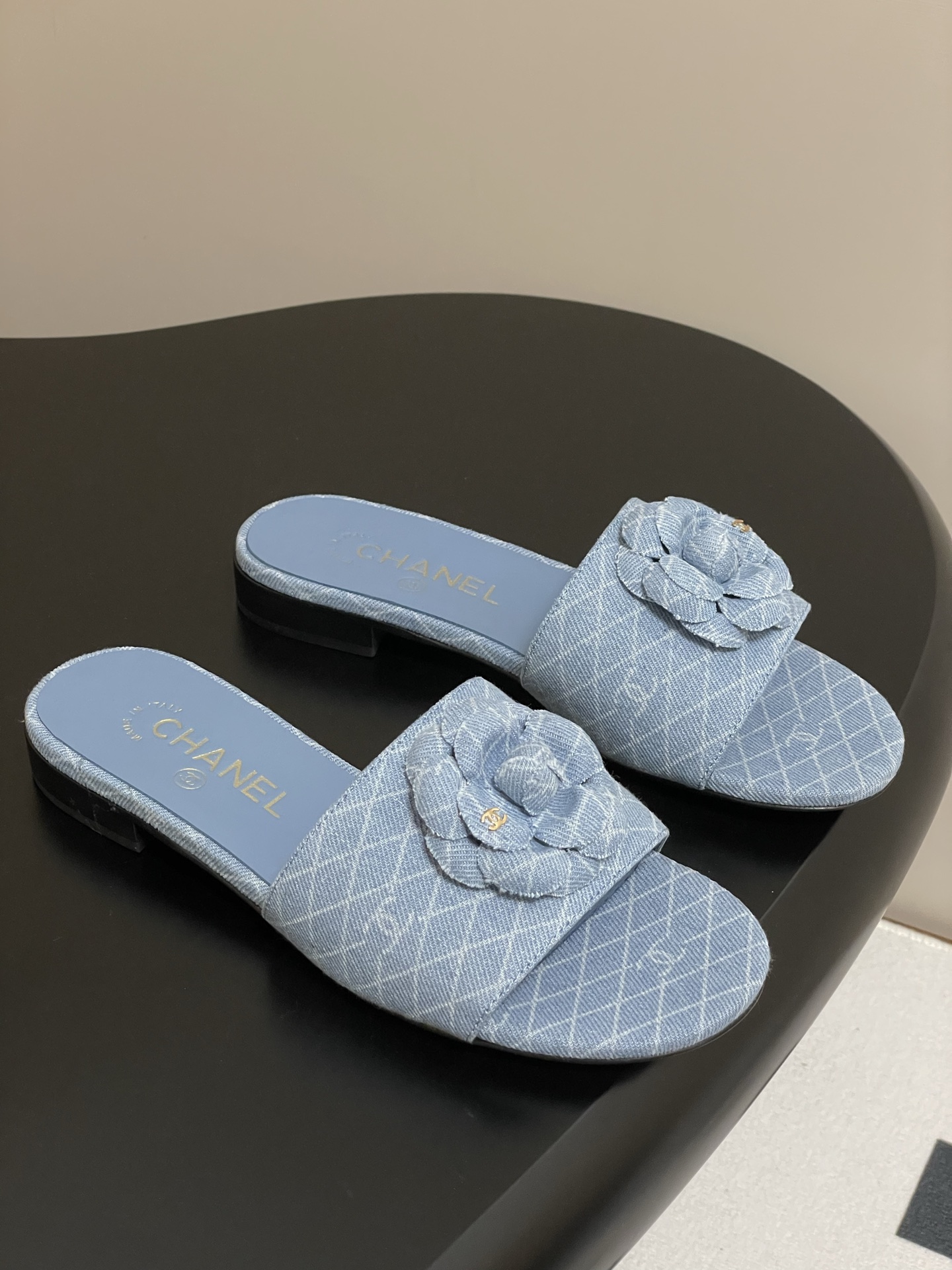 wsxc1776208237393_0 Chanel Fashion Slippers - Image 1