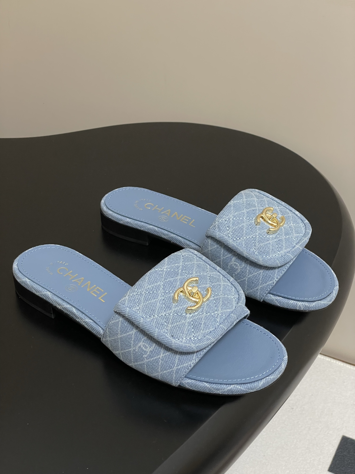 wsxc1776208621227_0 Chanel Fashion Slippers - Image 1