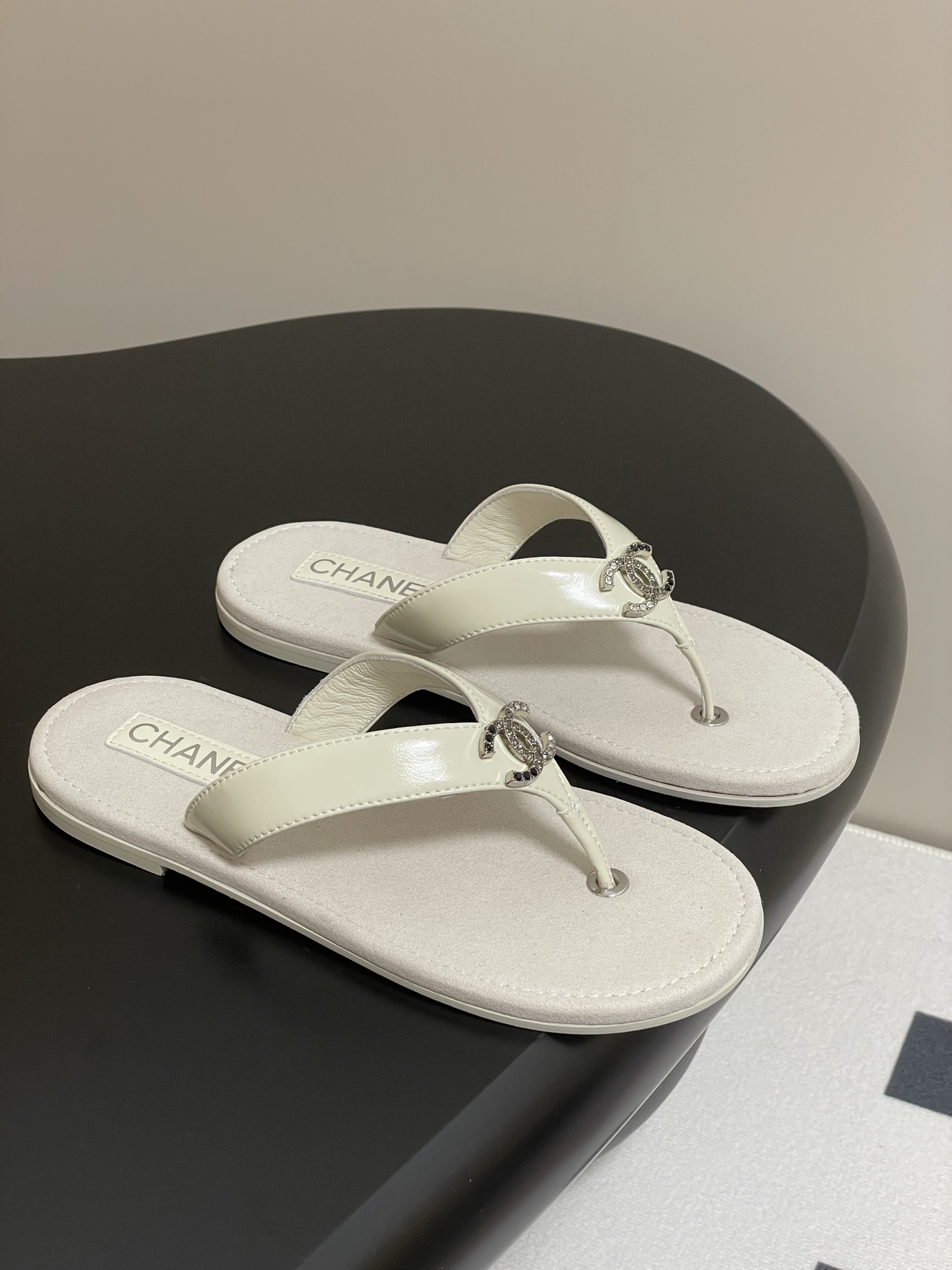 wsxc1776275002741_0 Chanel Fashion Slippers - Image 1