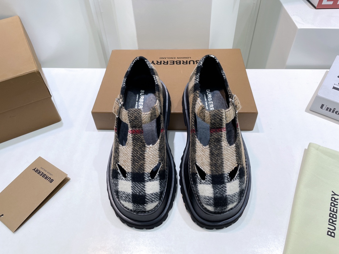 wsxc1776300081850_1 Burberry Fashion Shoes - Image 1