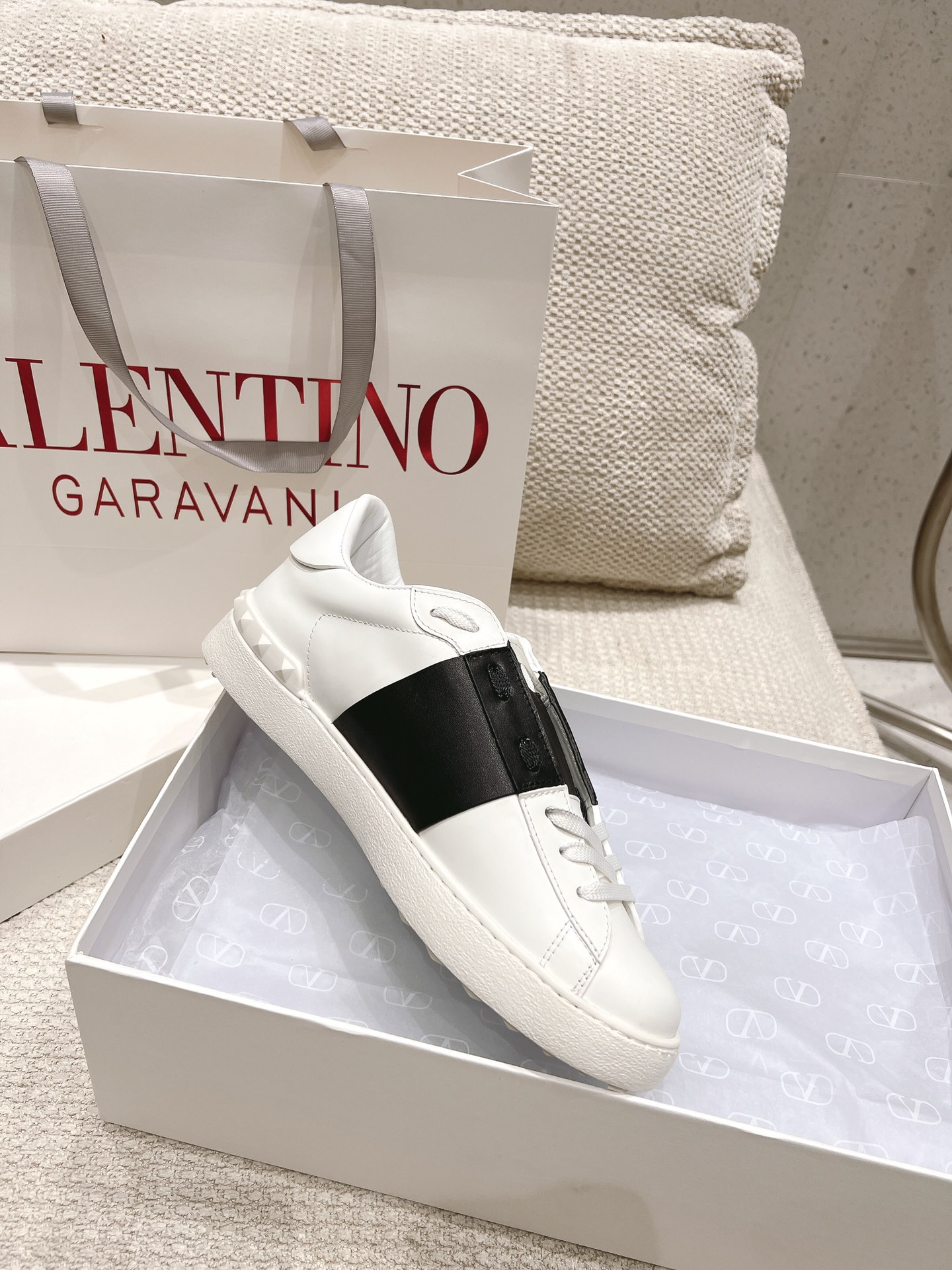 wsxc1776392629589_5 Valentino Fashion Shoes - Image 1