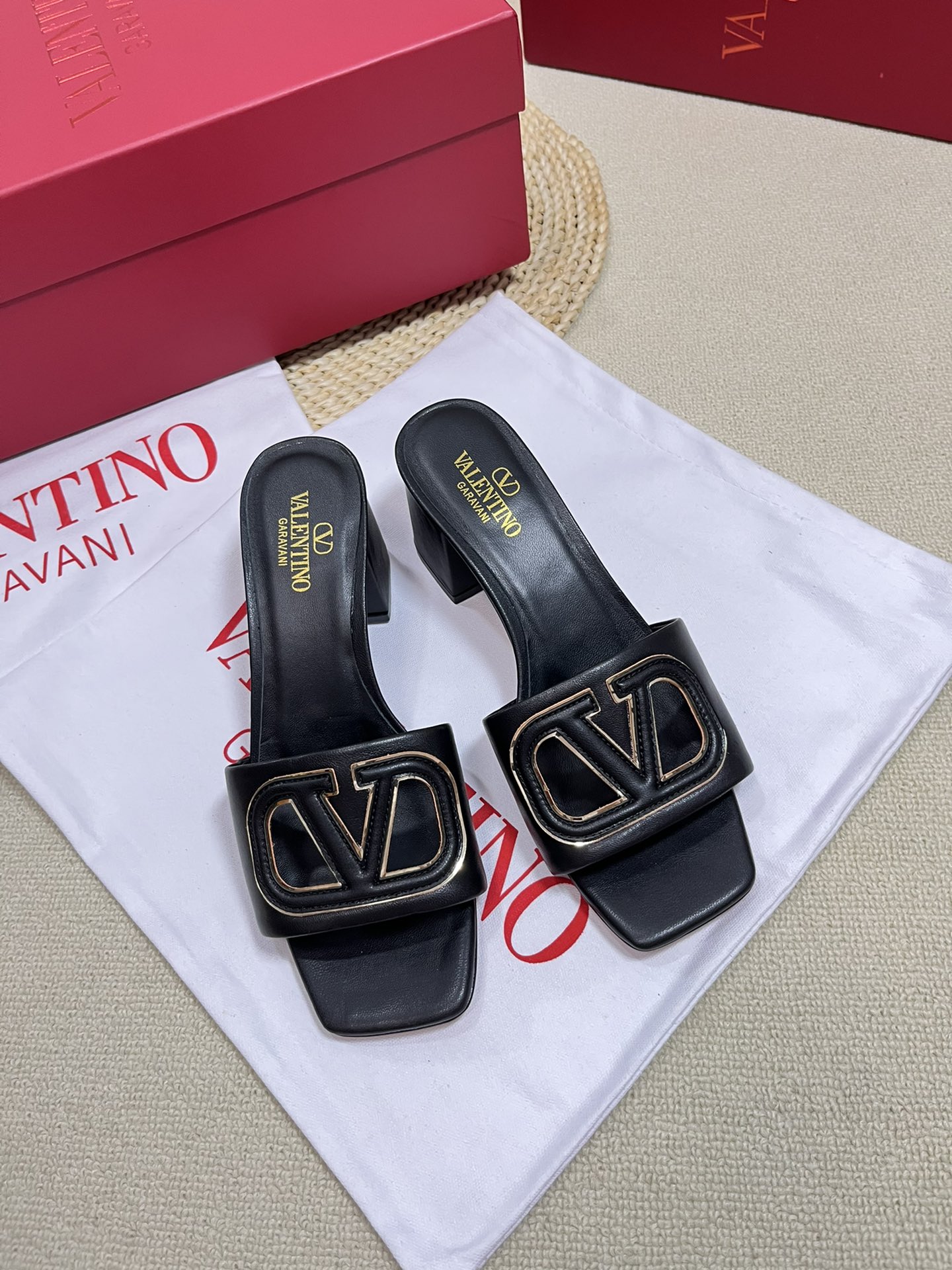 wsxc1776468413500_0 Valentino Fashion Slippers - Image 1