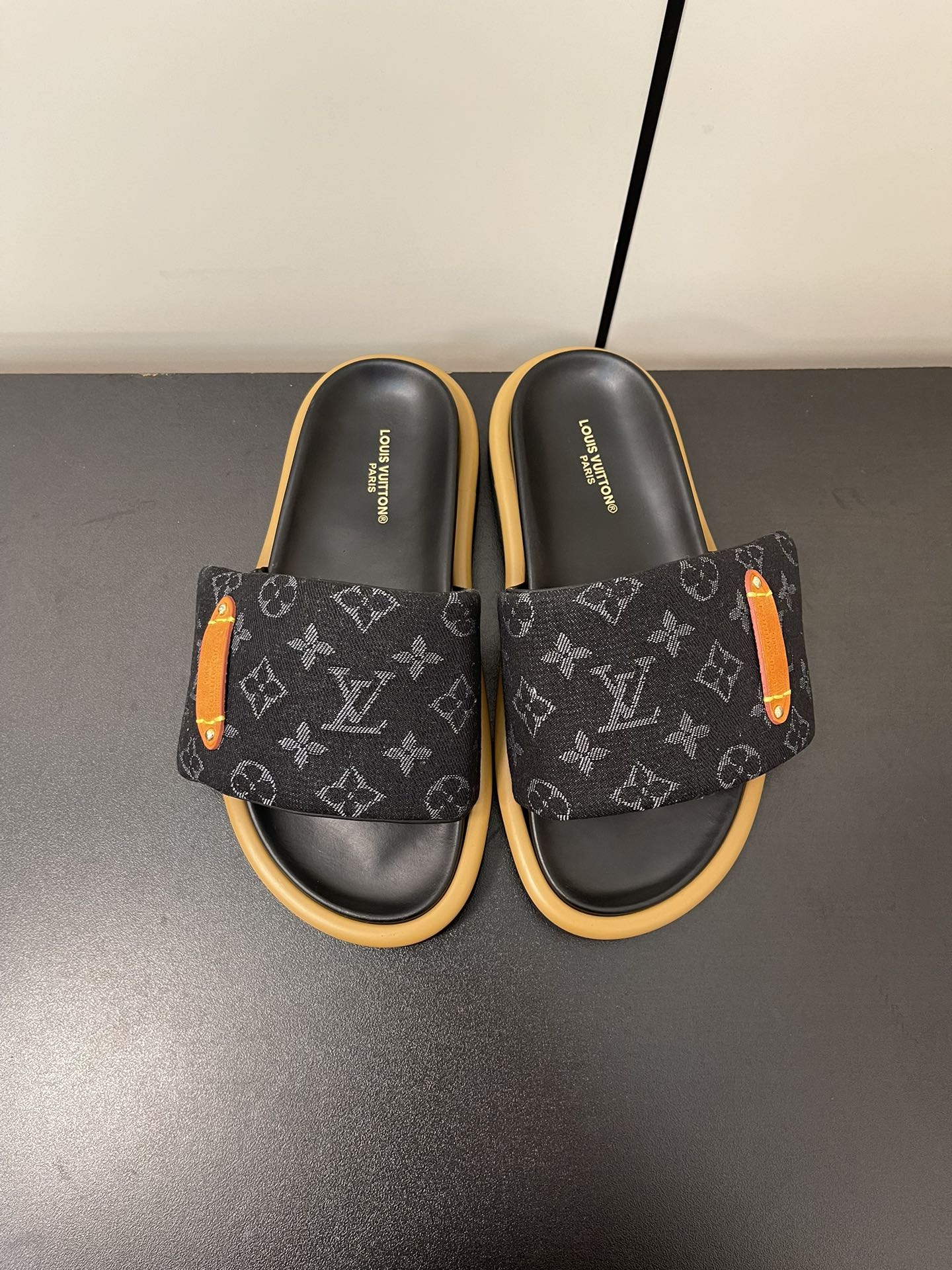 wsxc1777082738964_1 Louis Vuitton Fashion Slippers - Image 1