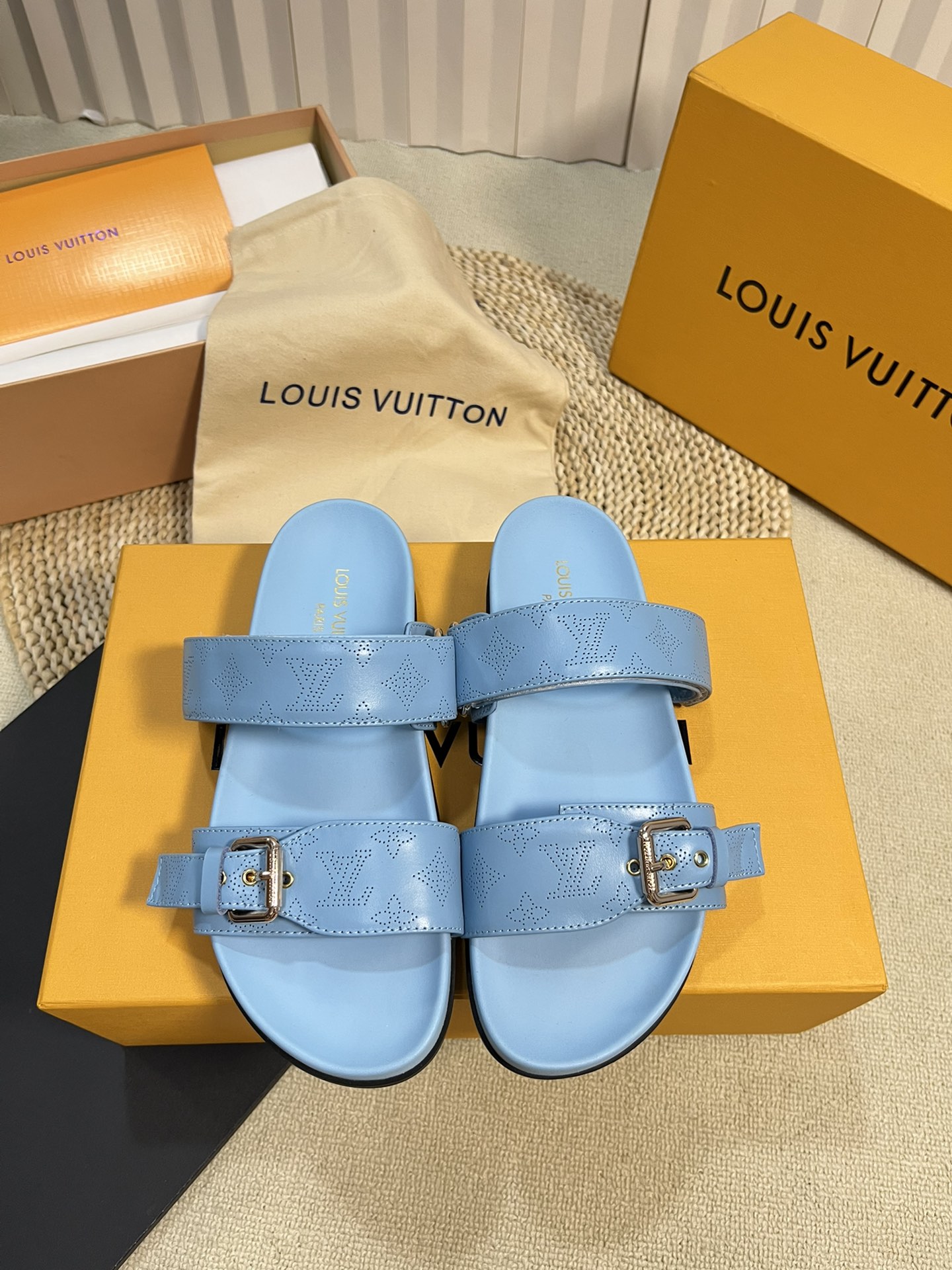 wsxc1777255394804_0 Louis Vuitton Fashion Slippers - Image 1