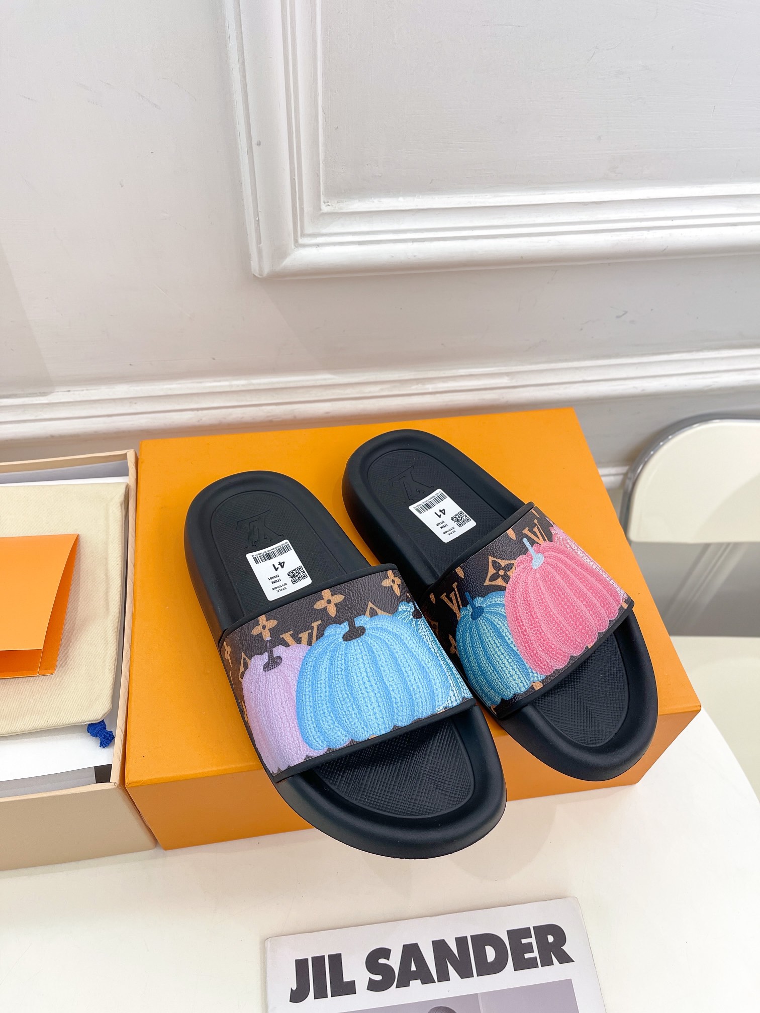 wsxc1777255980748_0 Louis Vuitton Fashion Slippers - Image 1