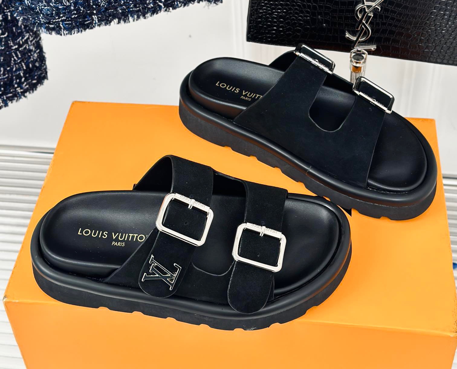 wsxc1777256774506_0 Louis Vuitton Fashion Slippers - Image 1