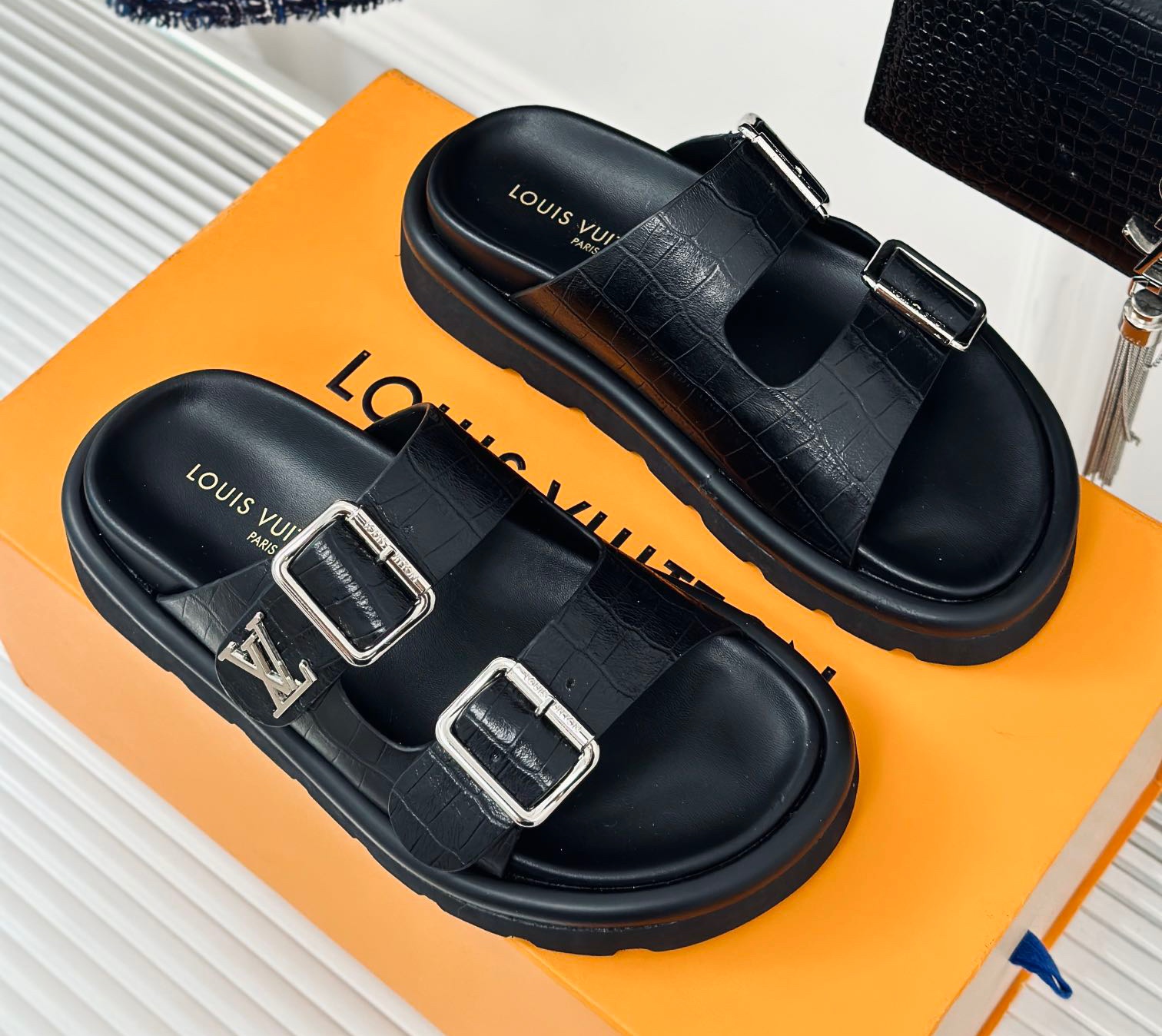wsxc1777256790073_0 Louis Vuitton Fashion Slippers - Image 1