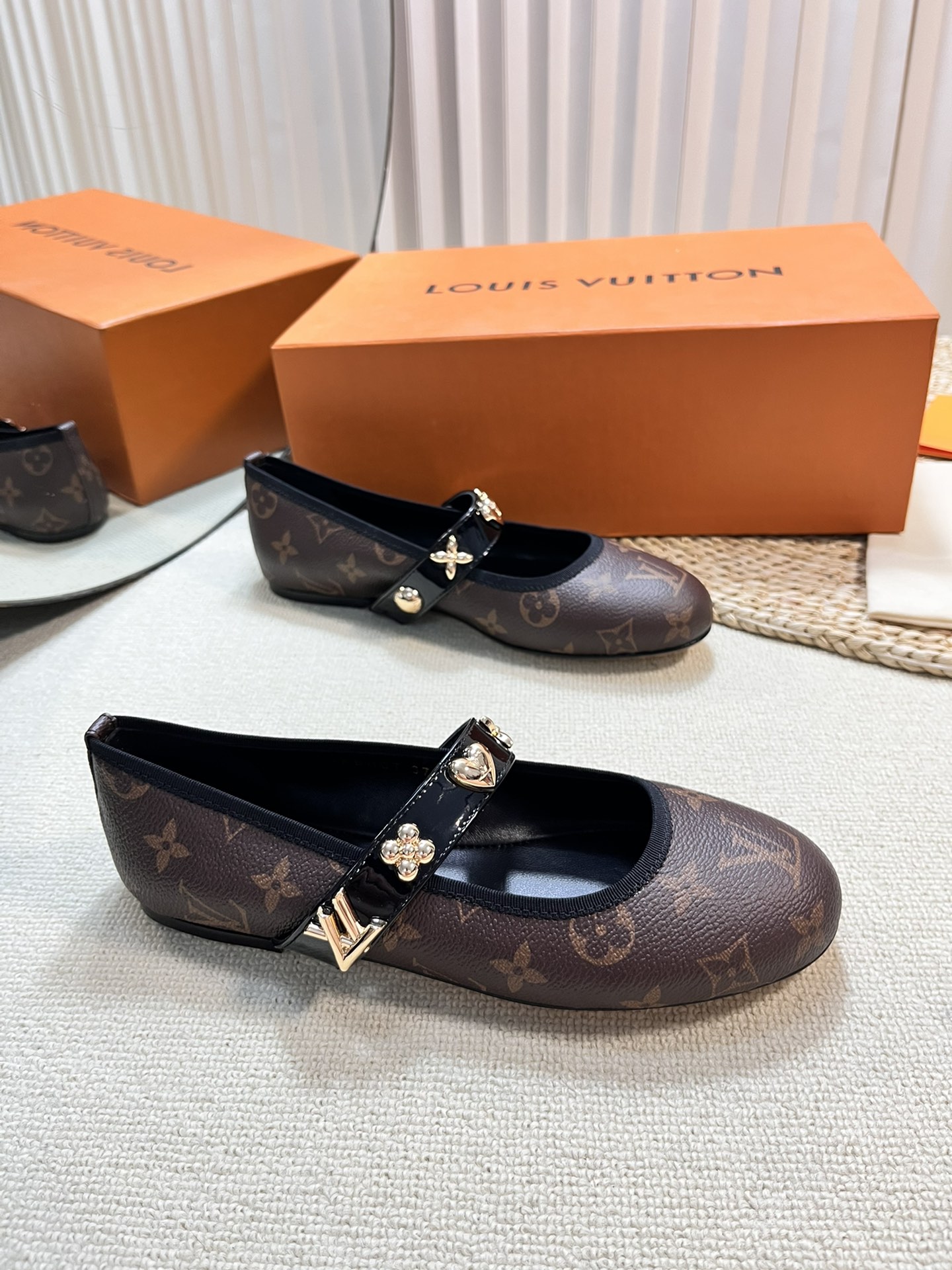 wsxc1777257717883_1 Louis Vuitton Fashion Shoes - Image 1