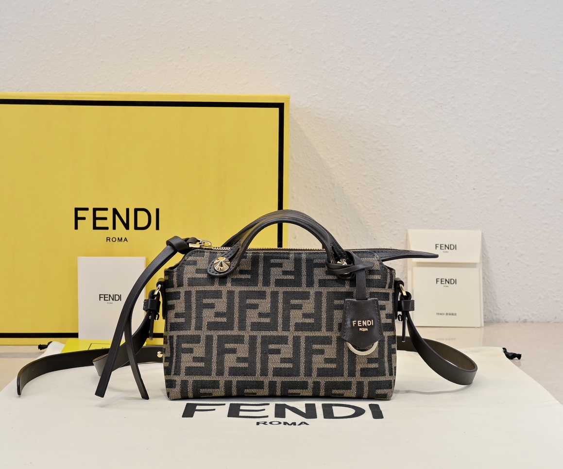 wsxc1777307277075_0 Fendi Fashion Bag - Image 1