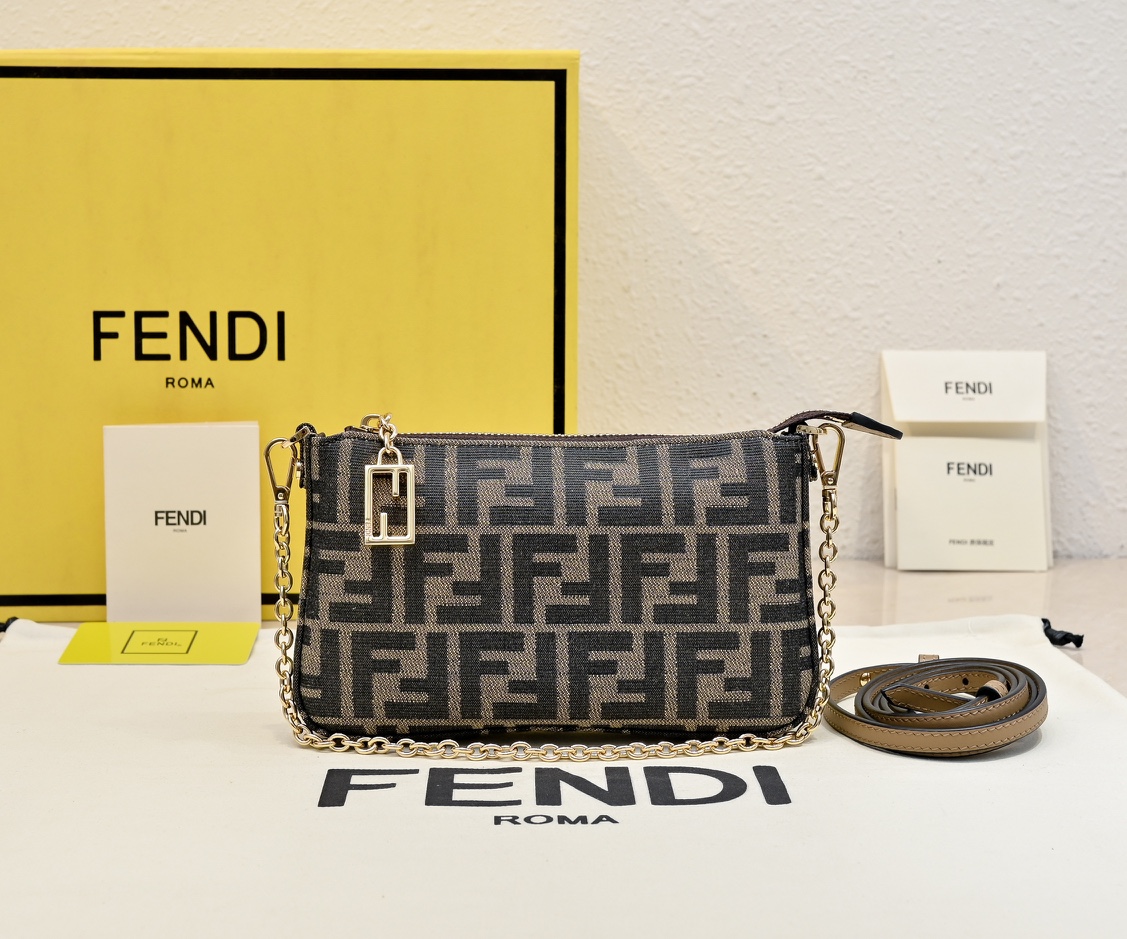 wsxc1777310016477_0 Fendi Fashion Bag - Image 1