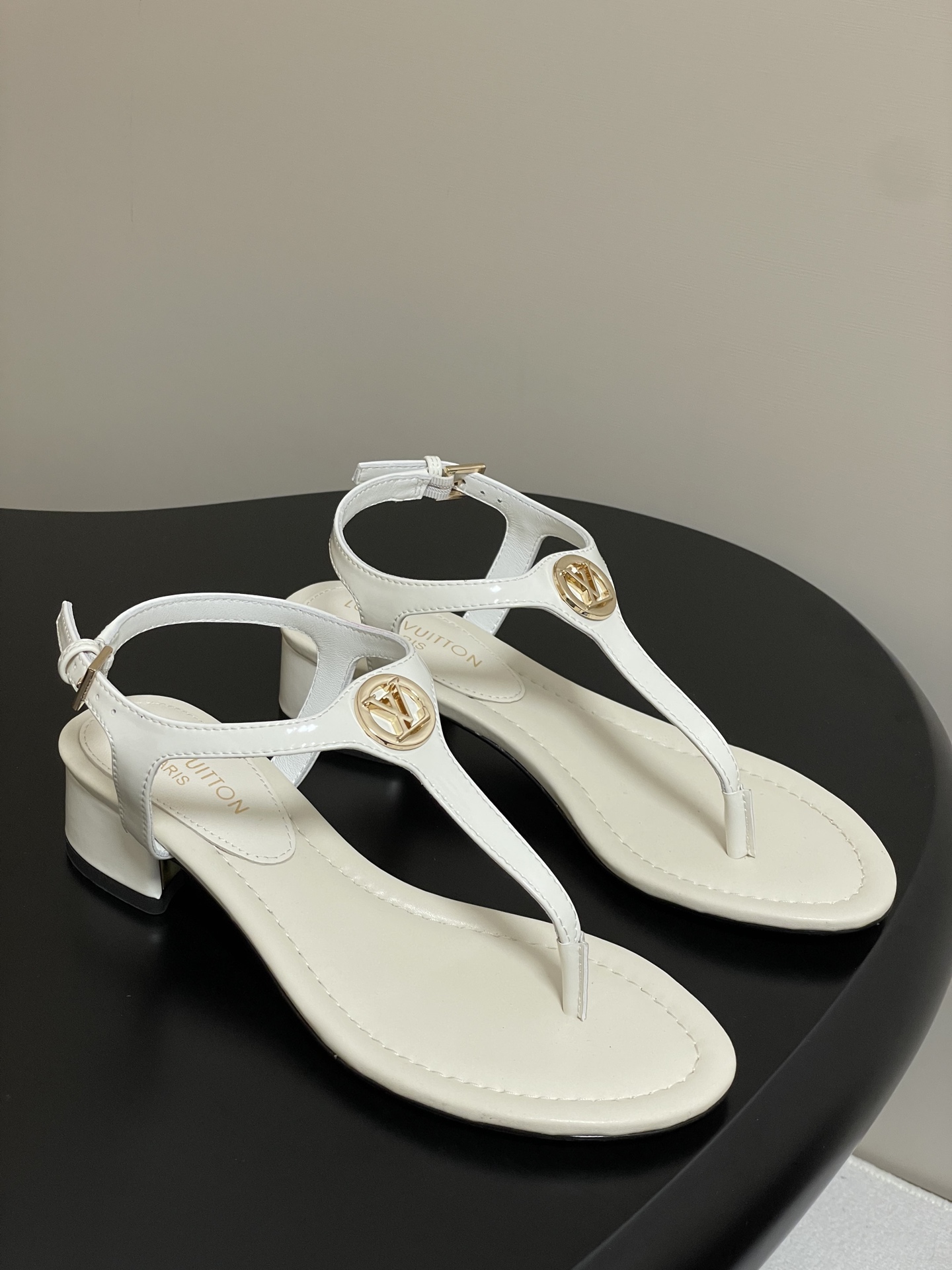 wsxc1777314155327_0 Louis Vuitton Fashion Sandals - Image 1