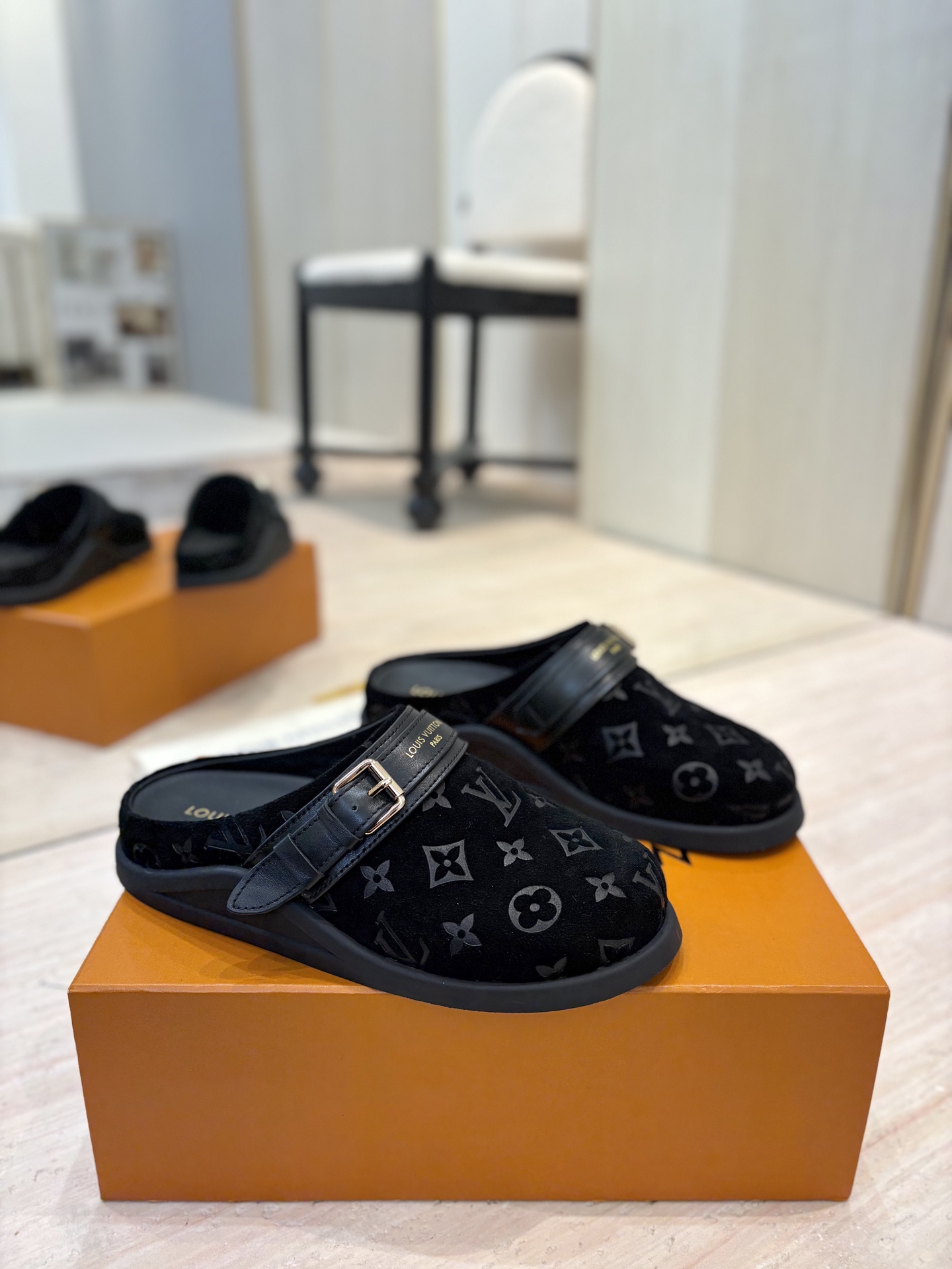 wsxc1777315185912_0 Louis Vuitton Fashion Slippers - Image 1