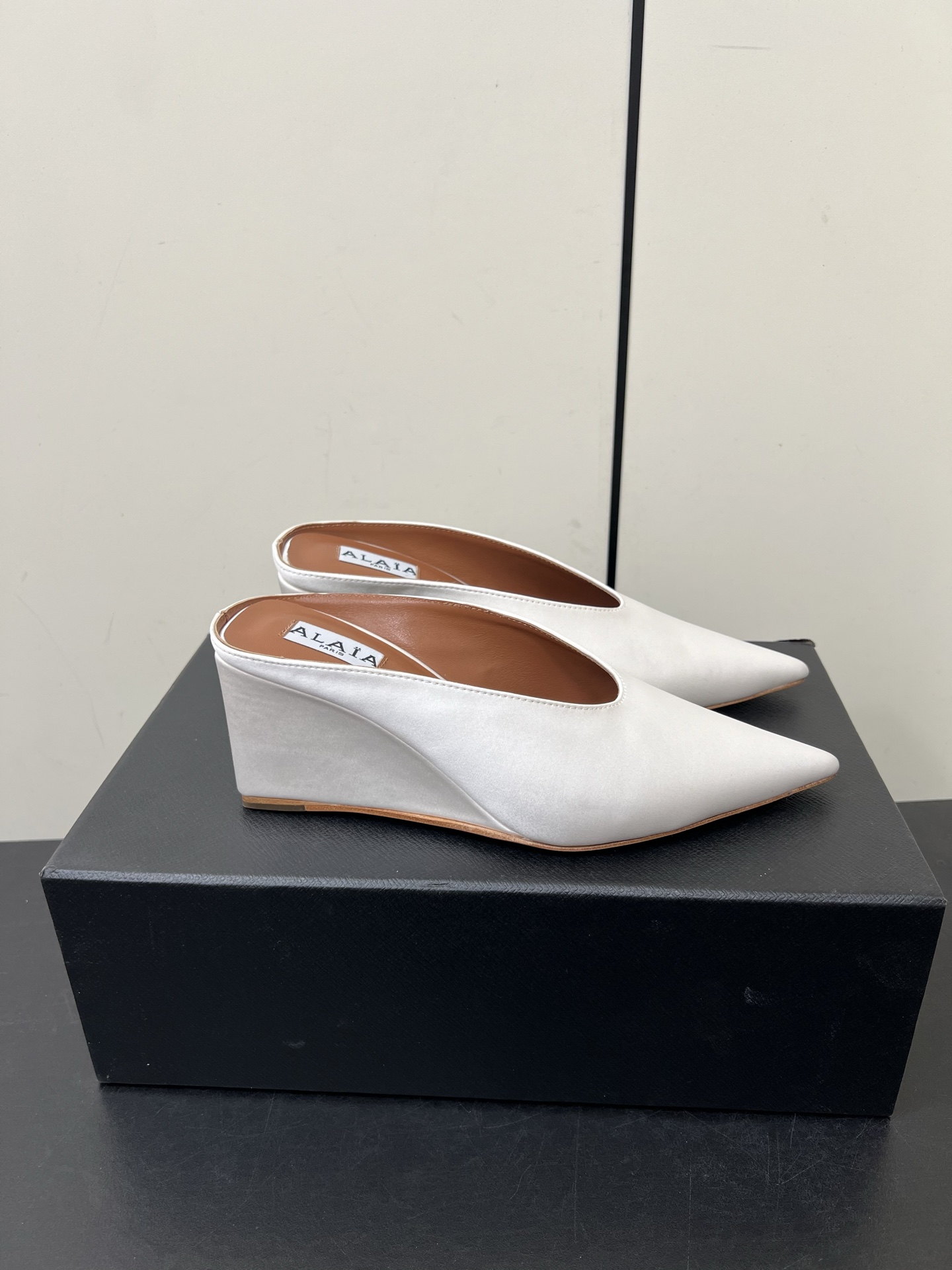 wsxc1778534243123_3 Alaia Fashion High Heels - Image 1