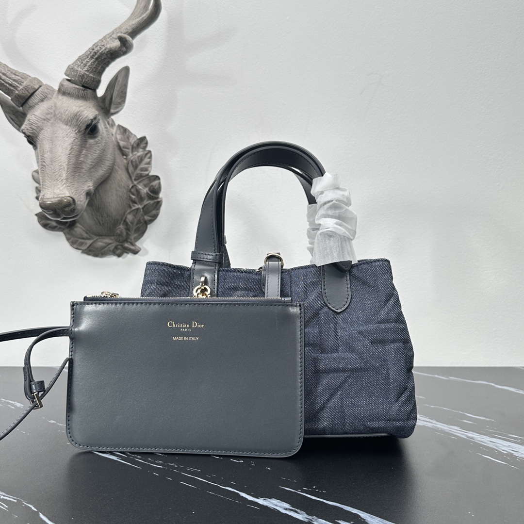 wsxc1779123878426_0 Dior Fashion Bag - Image 1