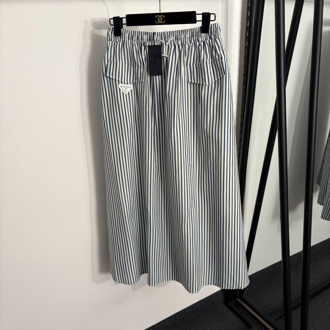 wsxc1779940549368_0 Prada skirt - Image 1