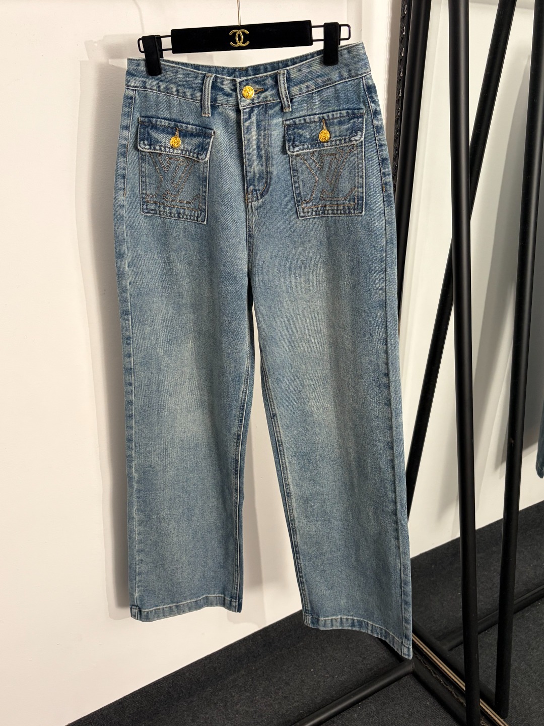 wsxc1780073860279_0 Louis Vuitton jeans - Image 1