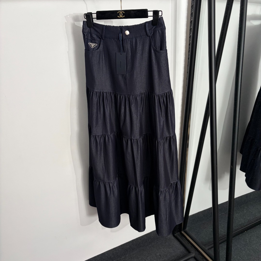 wsxc1781000809580_0 Prada skirt - Image 1