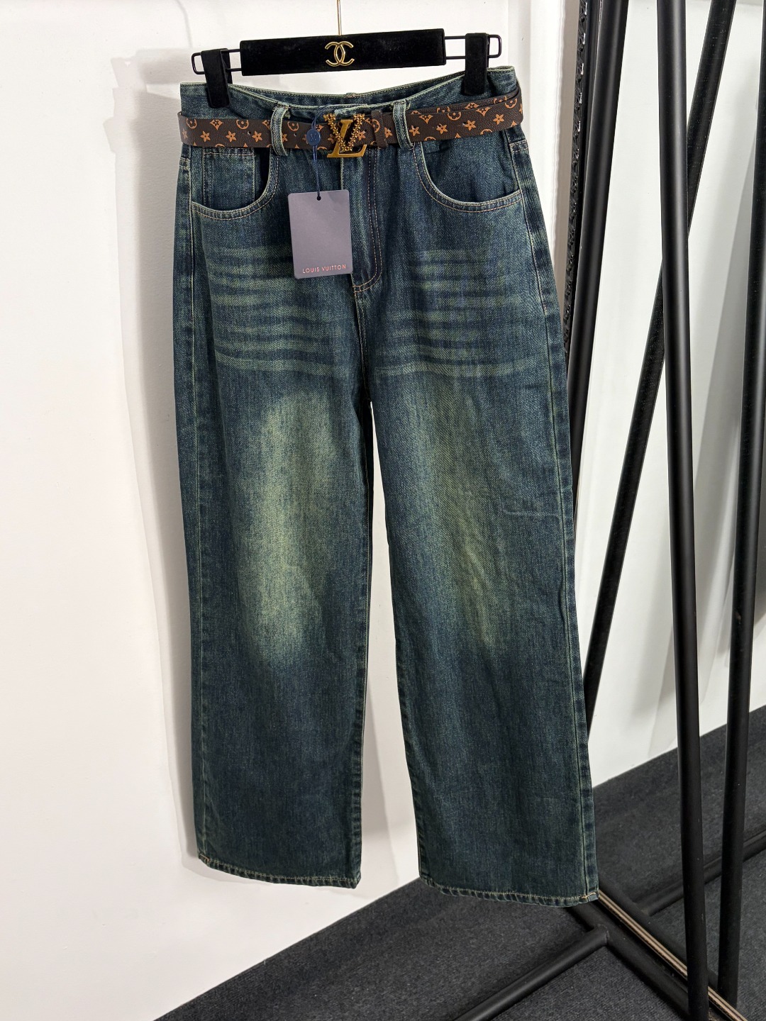 wsxc1781278594520_0 Louis Vuitton jeans - Image 1