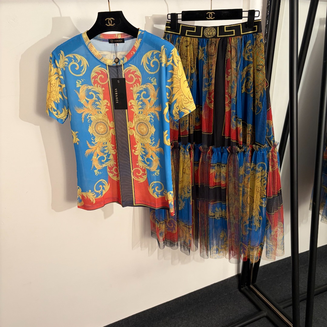 wsxc1782489196700_0 Versace set - Image 1