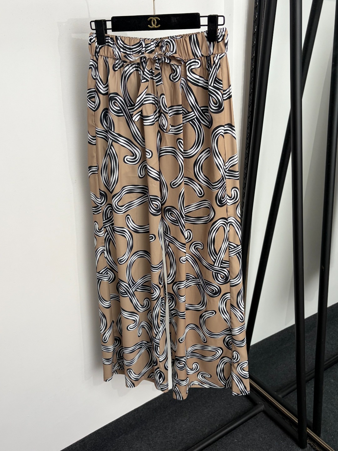 wsxc1782608334786_0 Loewe pants - Image 1