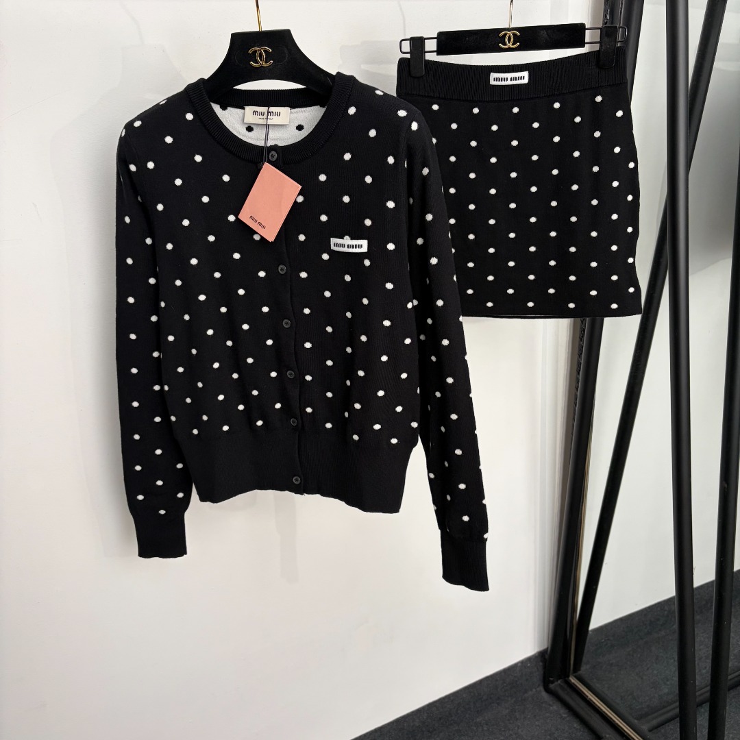 wsxc1784452810644_0 Miu Miu set - Image 1